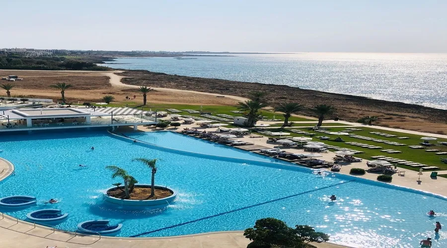 King Evelthon Beach Hotel & Resort, Paphos — beachfront hotel photo 5