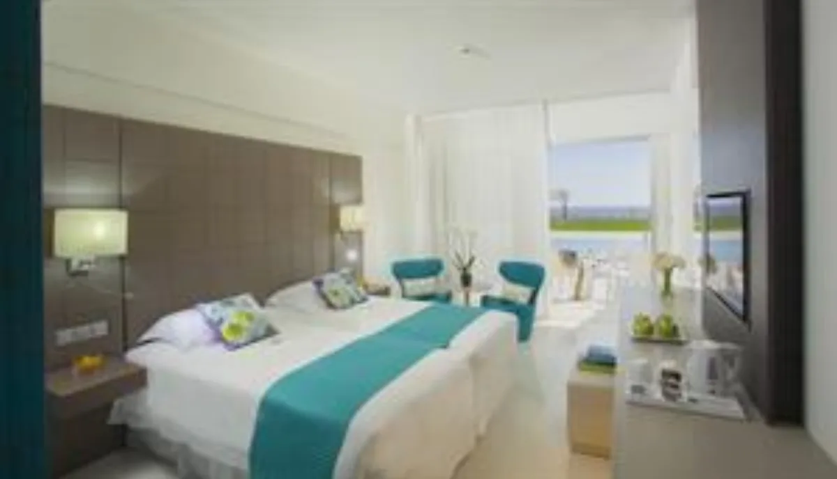 Swim-up Superior Room — King Evelthon Beach Hotel, Paphos, Cyprus